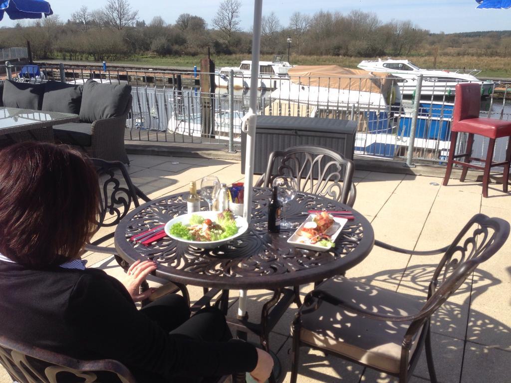 Leitrim Marina Hotel Carrick on Shannon Esterno foto